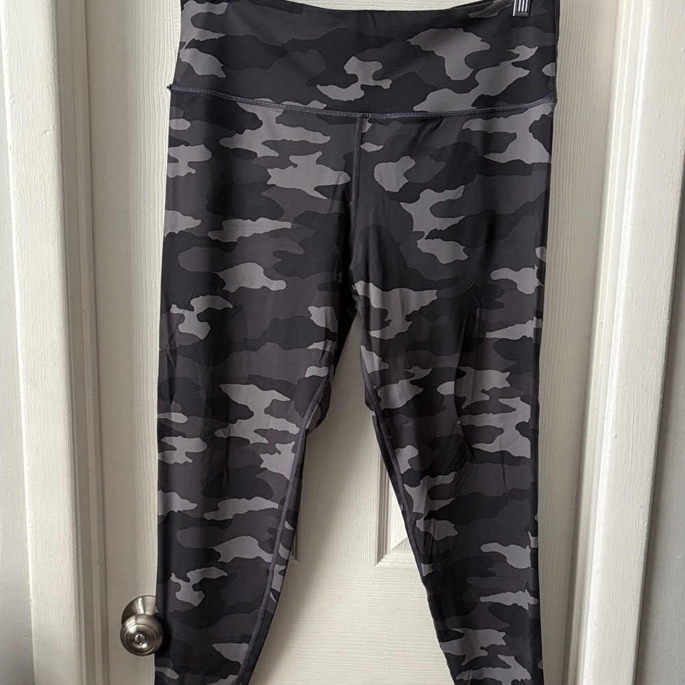Aerie Chill gray black Camouflage Print Leggings size XXL